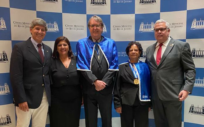 Leia mais sobre o artigo Condecoração da Acadêmica Irani Cabral Ribeiro com a medalha Chiquinha Gonzaga